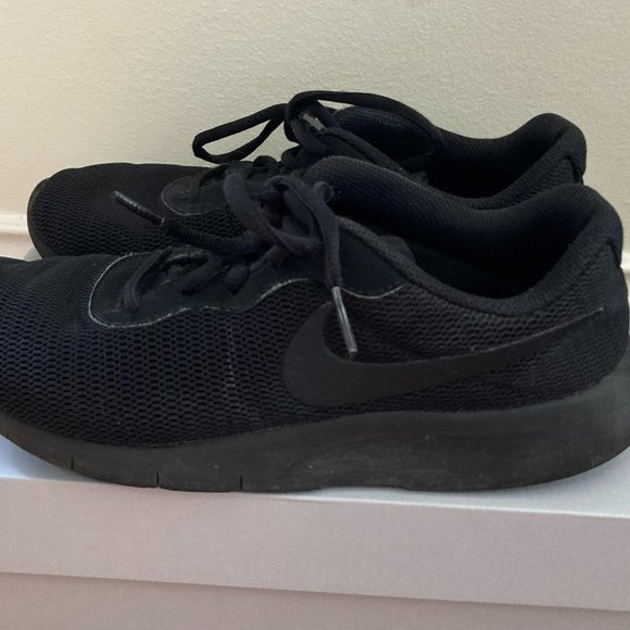 Nike Black Mesh Womens Size 8.5 Runners - Picture 7 of 8